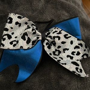 Cheer bow
